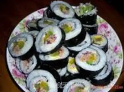 Make Tuna sushi step 18