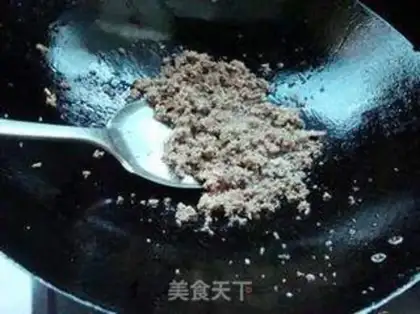 Make Pyramid onion fried beef step 3