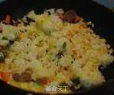 Make Weenie egg fried rice step 4