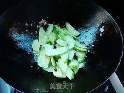 Make Garlic onion fried cucumber step 4