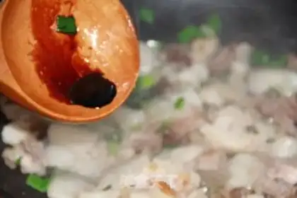 Make The green peppers are fried with meat step 3