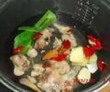 Make The green peppers are fried with meat step 4