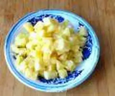 Make Pineapple rice step 1