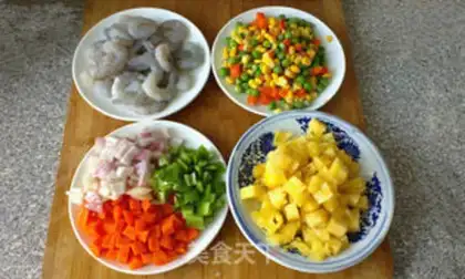 Make Pineapple rice step 3