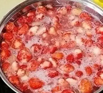 Make Strawberry jam step 3