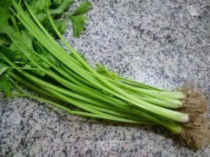 Make Soy tofu, dry and fried parsley step 0