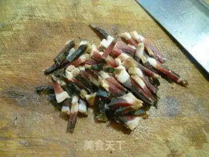 Make Soy tofu, dry and fried parsley step 4