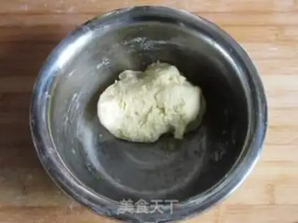 Make Scrambled eggs step 1