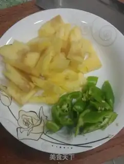 Make Pineapple beef step 1