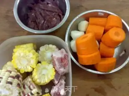Make Corn radish liver soup step 1