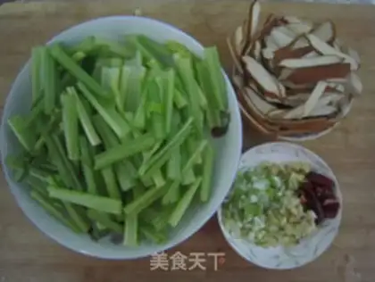 Make ♪ Dry, fried, celery ♪ step 1