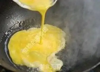 Make Egg soup step 1