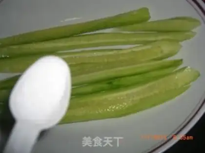 Make Tuna sushi step 2
