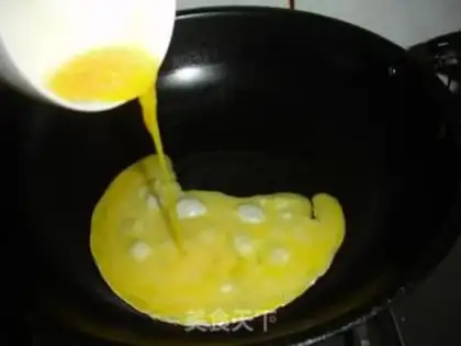 Make Yangzhou fried rice step 1