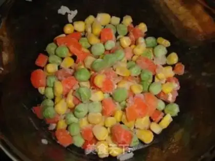 Make Yangzhou fried rice step 5