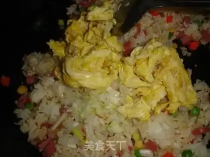 Make Yangzhou fried rice step 9