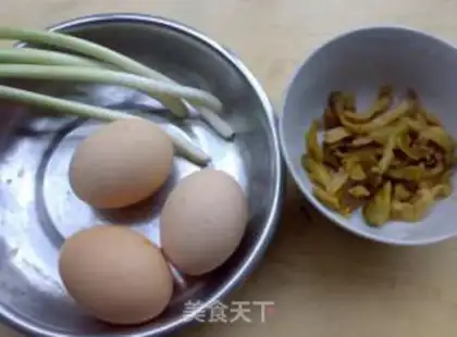 Make Onions for fried eggs step 0