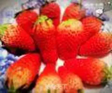 Make Romantic strawberry cake step 1