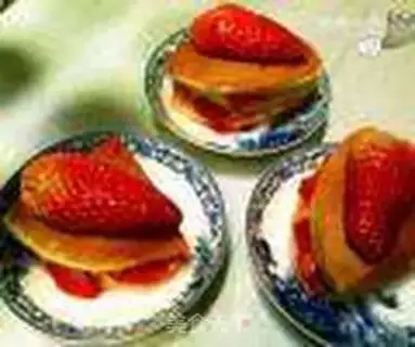 Make Romantic strawberry cake step 11