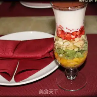 Make Fruit yogurt cup step 2