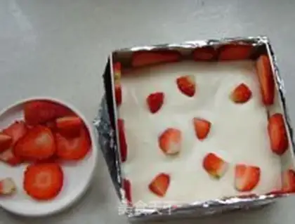 Make Strawberry mousse cake step 13
