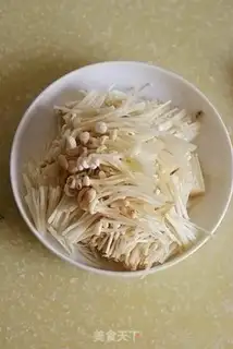 Make Golden fungus fried eggs step 2