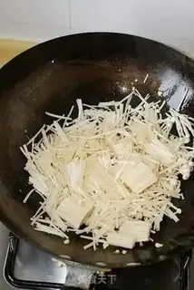 Make Golden fungus fried eggs step 8