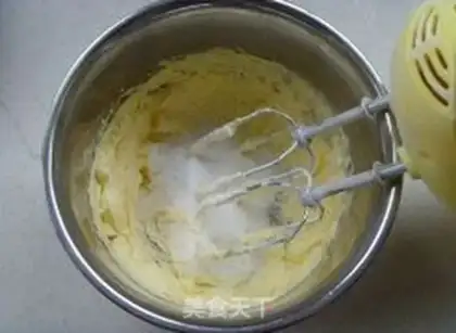 Make Strawberry cheese pie step 1