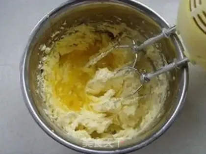 Make Strawberry cheese pie step 2