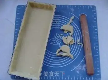 Make Strawberry cheese pie step 4