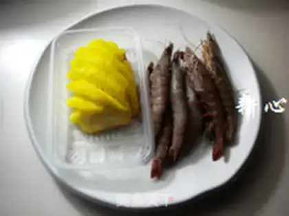 Make Pineapple shrimp step 0