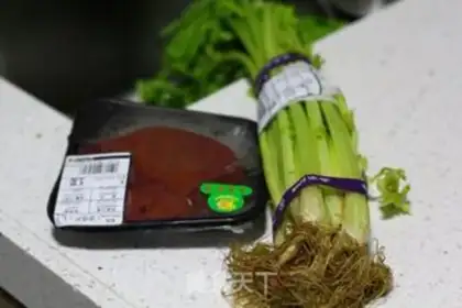 Make Celery fried liver step 0