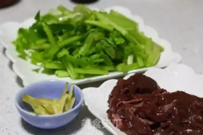 Make Celery fried liver step 1