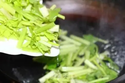 Make Celery fried liver step 2