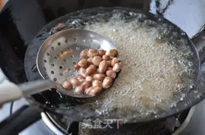 Make Old vinegar peanuts step 1