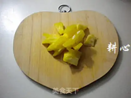 Make Fresh apple pineapple juice step 2