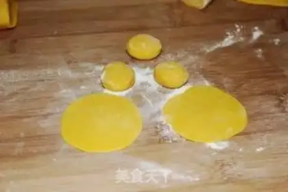 Make Yellow rose bun step 3