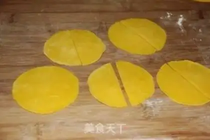 Make Yellow rose bun step 4