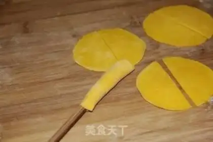 Make Yellow rose bun step 5