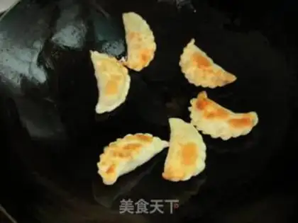 Make Fried pig oil dumplings step 6