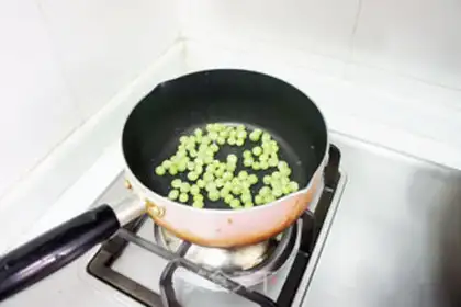 Make Gold egg fried rice step 2