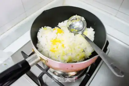 Make Gold egg fried rice step 7