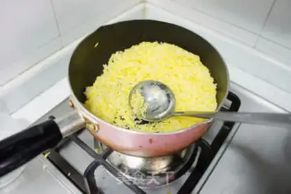 Make Gold egg fried rice step 8