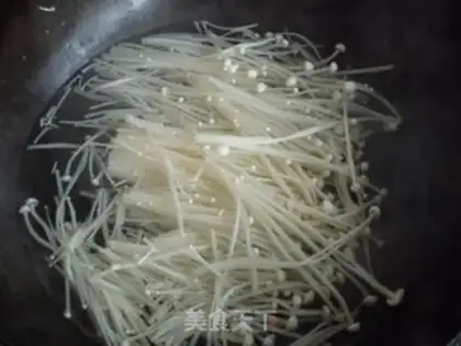 Make Red-oiled needle mushrooms step 2