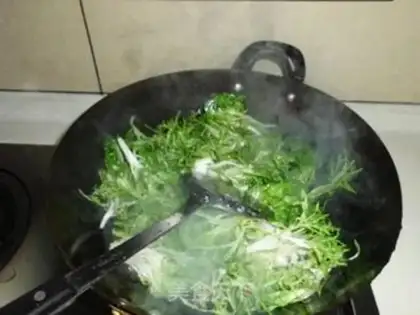 Make The silverfish curry step 6