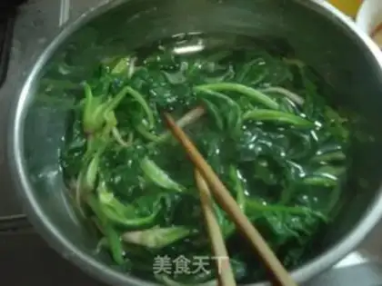 Make The spinach tower step 1