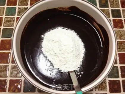 Make Melvin chocolate cake step 4