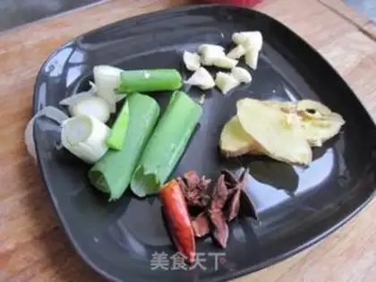 Make Home stewed fish step 1