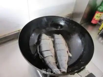 Make Home stewed fish step 2