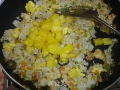 Make Pineapple seafood step 7